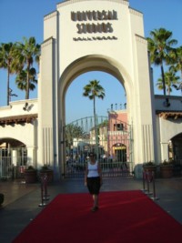 Cath outside the gates to Universal Studios