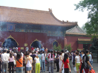 People worshipping outside the Lama Temple